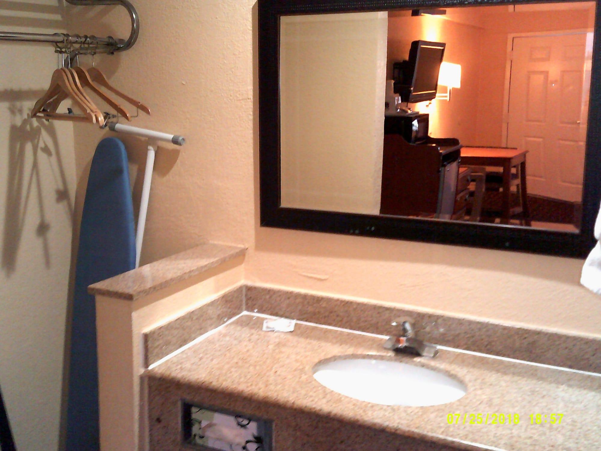 Отель Super 8 By Wyndham Tucson Downtown Convention Center Экстерьер фото